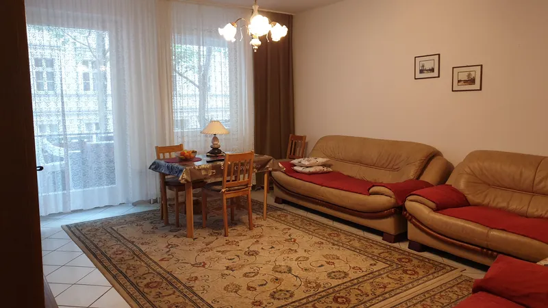 Nachmieter gesucht: 2-Zimmer-Wohnung mit sehr großem Balkon, 200 m vom Schloss Charlottenburg — photo 1
